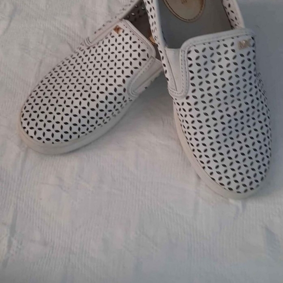 ALMOST BRAND NEW SNEAKERS SIZE 8 MICHAEL KORS - Picture 2 of 11